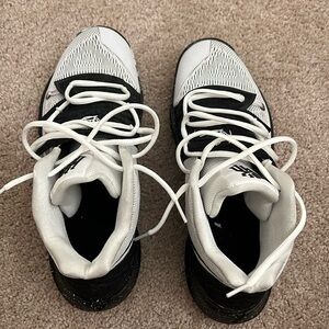 Nike Kyrie 5
Cookies & Cream